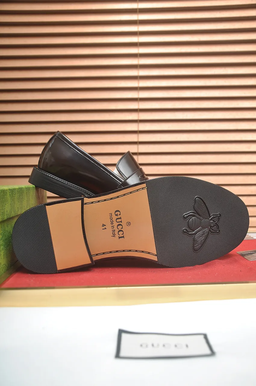 Men's shoes💰500💶Italy's top luxury men's shoe giant (GUCCI) (Gucci) (full cowhide lining) new arrival🍃Original European style🔰 Pleasant to the eye😍In order to make the shoes more durable and non-deformable🌀The production continues to follow traditional methods but there is still no lack of innovation💪Choose original sheepskin for the leather♻️ Smooth and natural And extra bright ⭐Made of imported cowhide, the first choice of rich people 38-45 (45 customized)